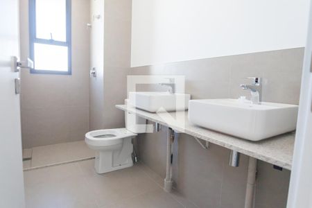 banheiro suite de apartamento à venda com 1 quarto, 44m² em Vila da Serra, Nova Lima