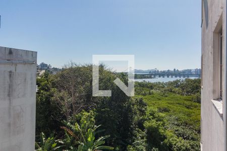 Vista  de apartamento para alugar com 2 quartos, 69m² em Coqueiros, Florianópolis
