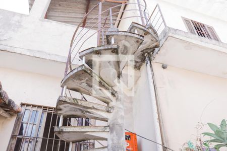 Casa à venda com 150m², 3 quartos e 3 vagasEscada