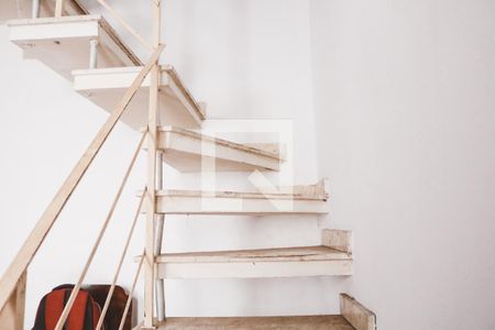 Casa à venda com 150m², 3 quartos e 3 vagasEscada