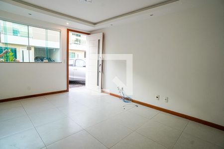 Sala de casa de condomínio à venda com 3 quartos, 110m² em Itaipu, Niterói