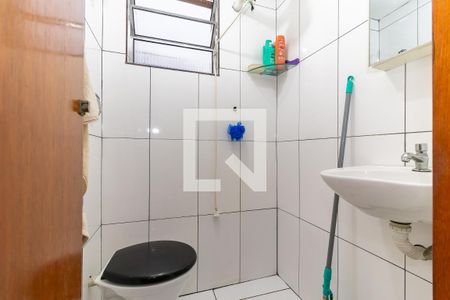 Banheiro de casa para alugar com 1 quarto, 44m² em Conjunto Residencial José Bonifácio, São Paulo