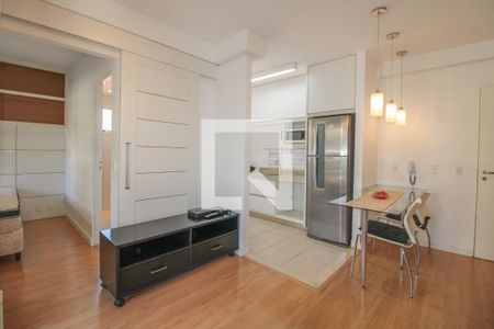 Sala de kitnet/studio para alugar com 1 quarto, 42m² em Cambuí, Campinas