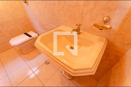 Casa à venda com 215m², 4 quartos e 5 vagasLavabo