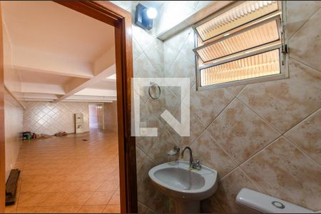 Casa à venda com 215m², 4 quartos e 5 vagasLavabo da Garagem