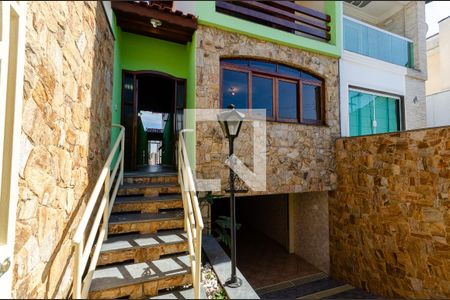 Casa à venda com 215m², 4 quartos e 5 vagasFachada