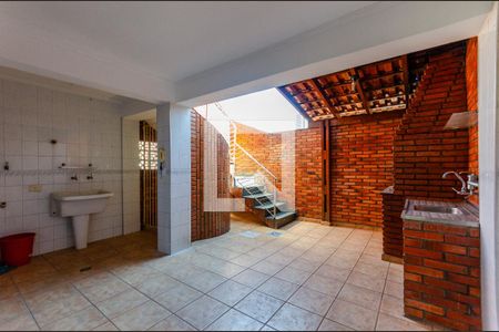 Casa à venda com 215m², 4 quartos e 5 vagasÁrea de Serviço