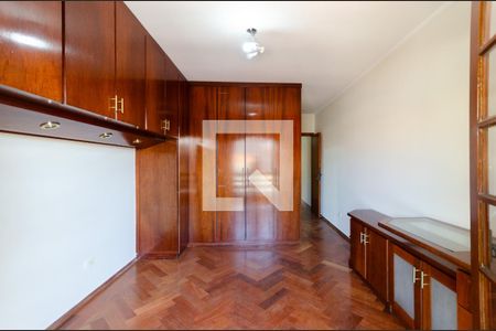 Casa à venda com 215m², 4 quartos e 5 vagasSuíte