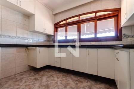 Casa à venda com 215m², 4 quartos e 5 vagasCozinha