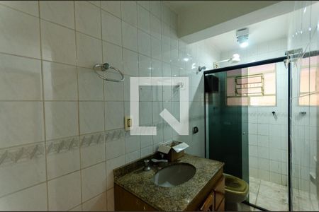 Casa à venda com 215m², 4 quartos e 5 vagasBanheiro de serviço