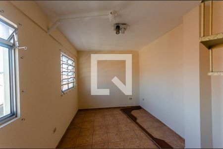 Casa à venda com 215m², 4 quartos e 5 vagasEscritório