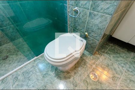 Casa à venda com 215m², 4 quartos e 5 vagasBanheiro da Suíte