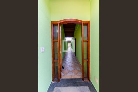 Casa à venda com 215m², 4 quartos e 5 vagasCorredor externo