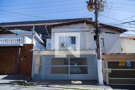 Casa à venda com 126m², 3 quartos e 2 vagas Casa à venda com 126m², 3 quartos e 2 vagasFachada