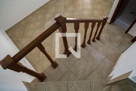 Casa à venda com 126m², 3 quartos e 2 vagas Casa à venda com 126m², 3 quartos e 2 vagasCorredor - Escada