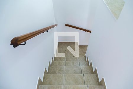 Casa à venda com 126m², 3 quartos e 2 vagas Casa à venda com 126m², 3 quartos e 2 vagasCorredor - Escada