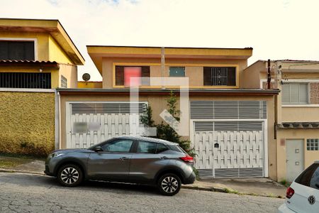 Casa à venda com 156m², 3 quartos e 2 vagasFachada