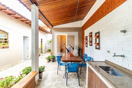 Casa à venda com 250m², 3 quartos e 3 vagasChurrasqueira