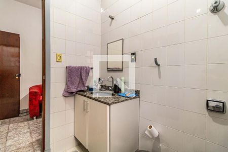 Casa à venda com 250m², 3 quartos e 3 vagasSuite - Banheiro