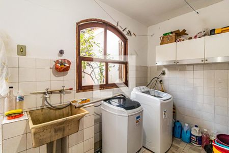 Casa à venda com 250m², 3 quartos e 3 vagasQuarto de serviço