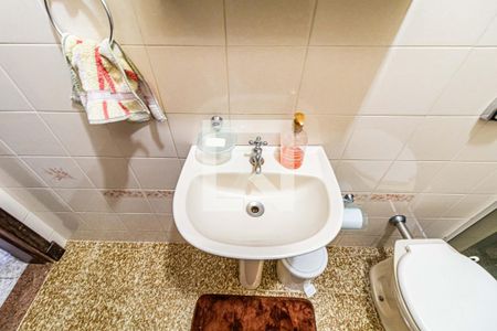 Casa à venda com 250m², 3 quartos e 3 vagasBanheiro social