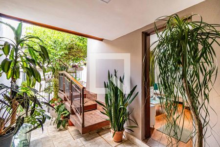 Casa à venda com 250m², 3 quartos e 3 vagasHall