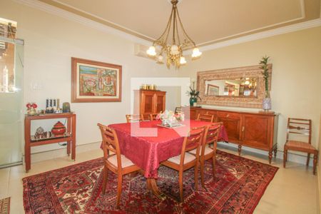 Casa à venda com 525m², 5 quartos e 5 vagasSala