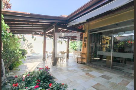 Casa à venda com 525m², 5 quartos e 5 vagasÁrea Externa