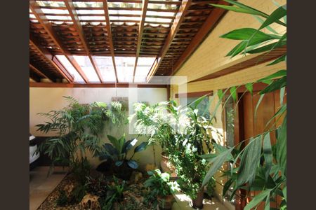 Casa à venda com 525m², 5 quartos e 5 vagasVista