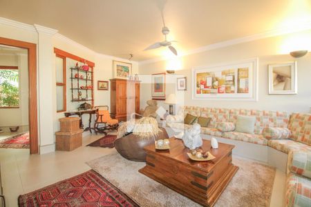 Casa à venda com 525m², 5 quartos e 5 vagasSala