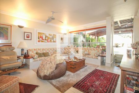 Casa à venda com 525m², 5 quartos e 5 vagasSala