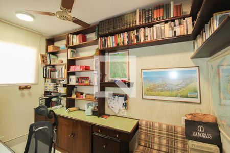 Casa à venda com 525m², 5 quartos e 5 vagasEscritório