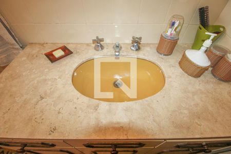 Casa à venda com 525m², 5 quartos e 5 vagasBanheiro Social