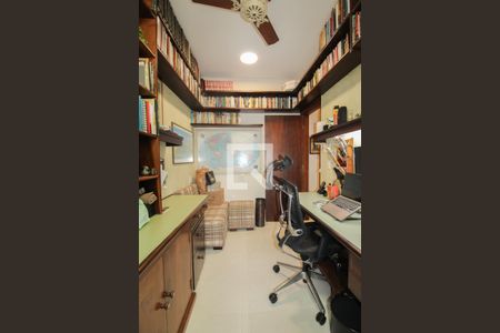 Casa à venda com 525m², 5 quartos e 5 vagasEscritório