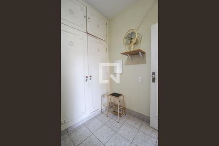 Casa à venda com 525m², 5 quartos e 5 vagasQuarto de Serviço