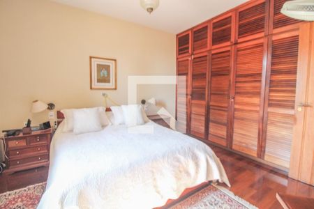 Casa à venda com 525m², 5 quartos e 5 vagasQuarto 4