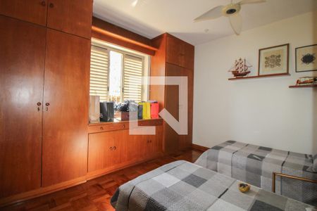 Casa à venda com 525m², 5 quartos e 5 vagasQuarto 2