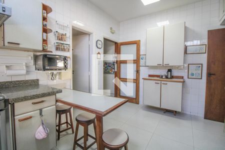 Casa à venda com 525m², 5 quartos e 5 vagasCozinha