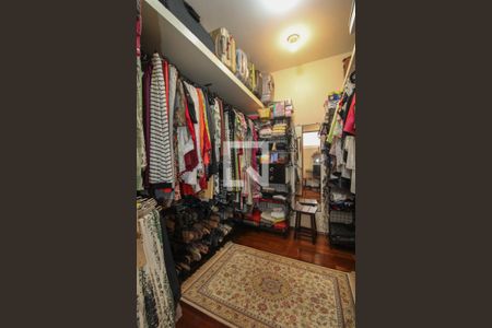 Casa à venda com 525m², 5 quartos e 5 vagasCloset