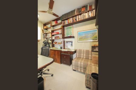 Casa à venda com 525m², 5 quartos e 5 vagasEscritório