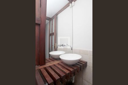 Casa à venda com 250m², 3 quartos e 2 vagasBanheiro 3 Lavabo