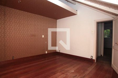 Casa à venda com 250m², 3 quartos e 2 vagasQuarto 1 Suíte