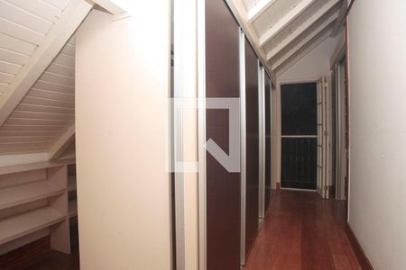 Casa à venda com 250m², 3 quartos e 2 vagasCloset