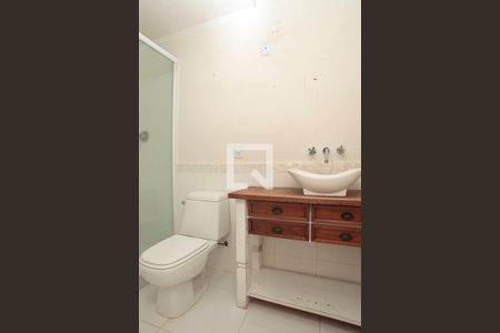 Casa à venda com 250m², 3 quartos e 2 vagasBanheiro Quarto 1 Suíte