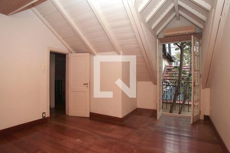 Casa à venda com 250m², 3 quartos e 2 vagasQuarto 1 Suíte