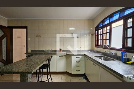 Casa à venda com 240m², 4 quartos e 4 vagasCozinha 