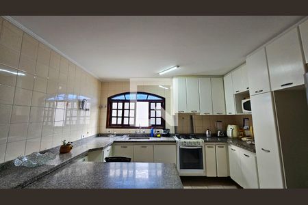 Casa à venda com 240m², 4 quartos e 4 vagasCozinha 