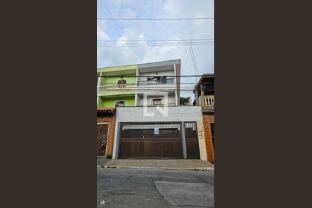 Casa à venda com 240m², 4 quartos e 4 vagasFachada
