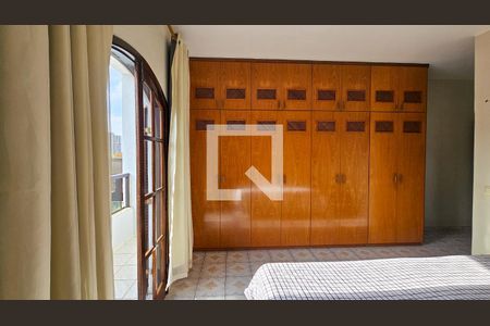 Casa à venda com 240m², 4 quartos e 4 vagasSuite 1