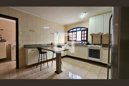 Casa à venda com 240m², 4 quartos e 4 vagasCozinha 